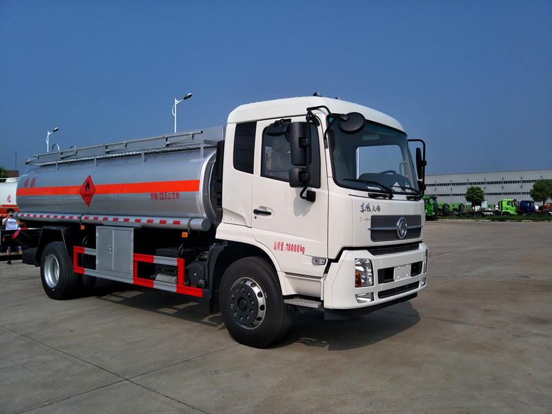  東風(fēng)天錦12噸油罐車