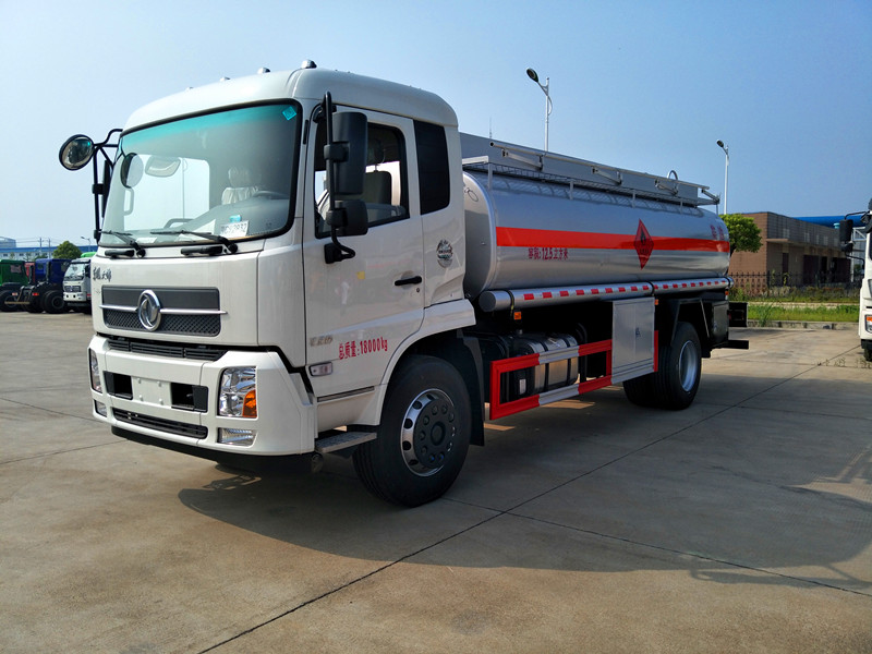  東風(fēng)天錦12噸油罐車