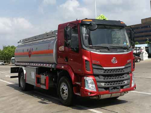 柳汽乘龍12噸運(yùn)油車
