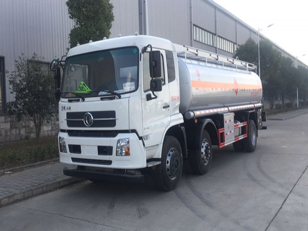 東風(fēng)天錦小三軸鋁合金運(yùn)油車